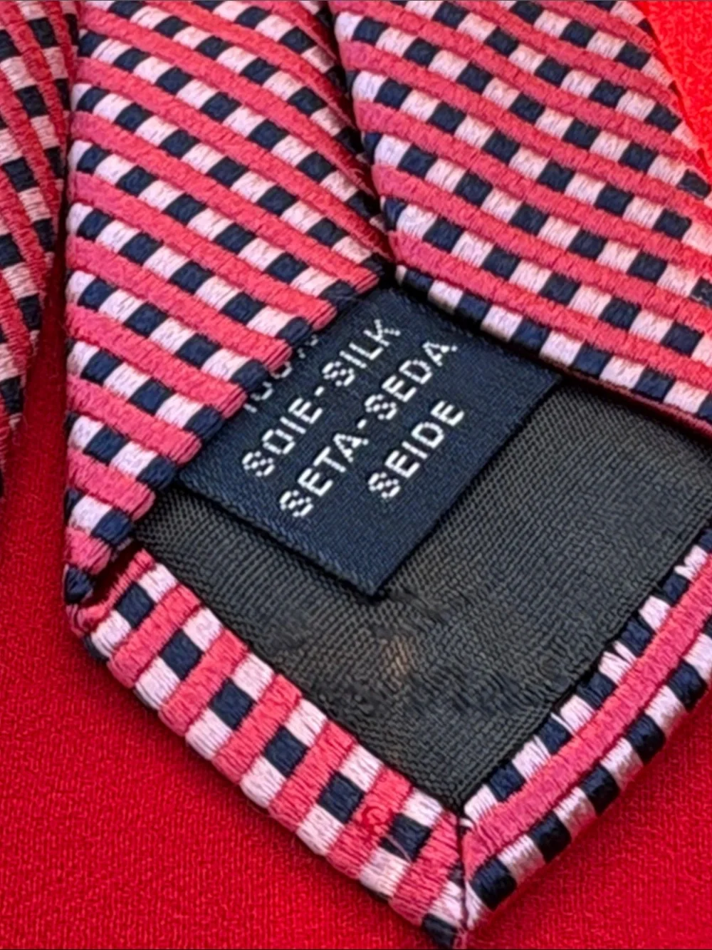 Faconnable silk tie!!